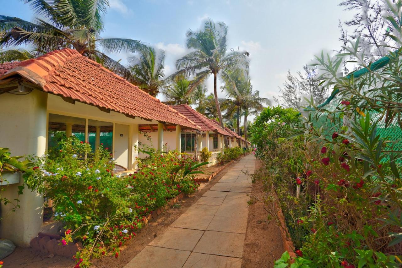 Morjim Holiday Beach Resort Exterior photo
