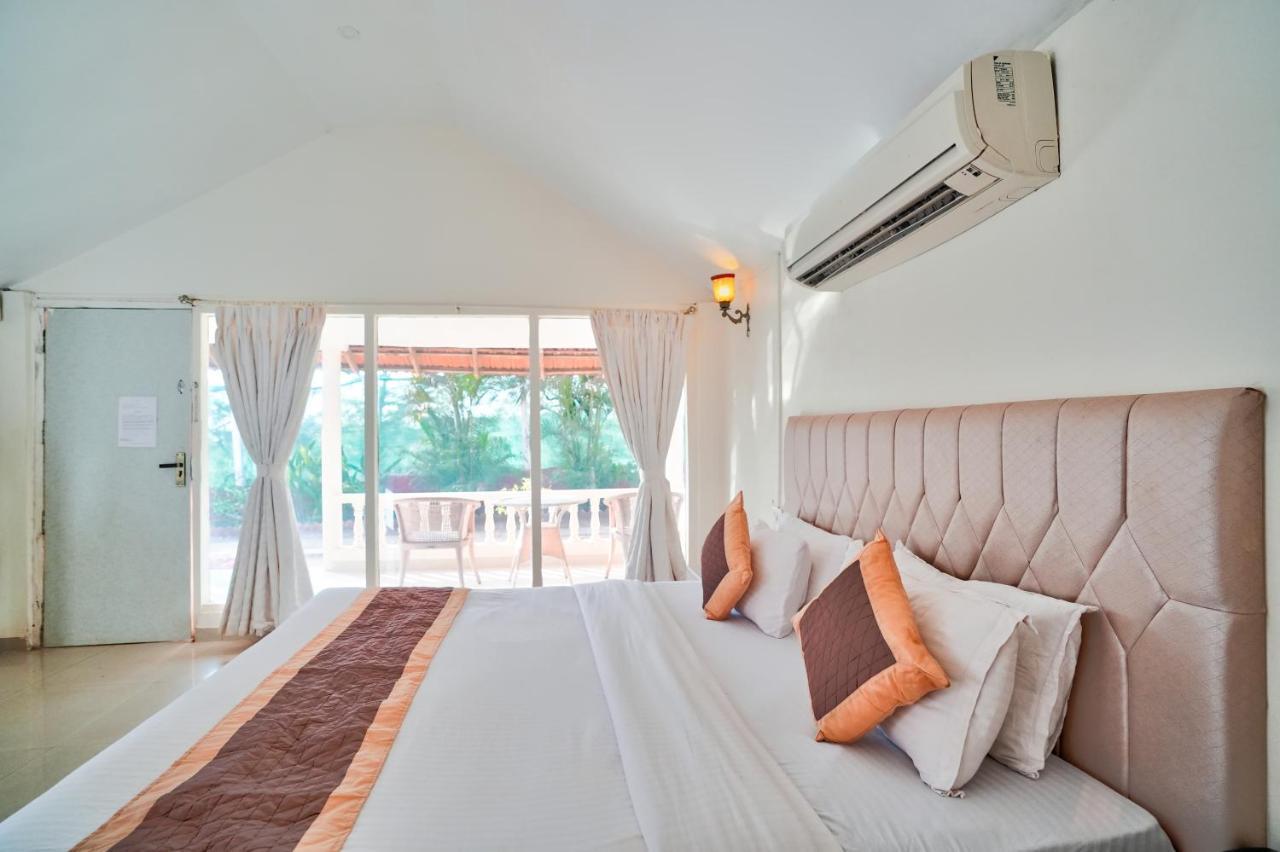 Morjim Holiday Beach Resort Exterior photo